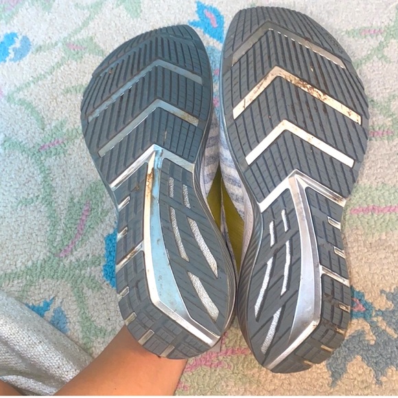 Brooks Running Shoes Great Condition Size 10.5 Women's - Picture 4 of 5